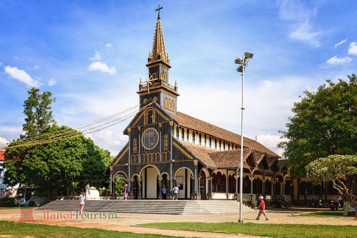 Nhà Thờ Gỗ Kon Tum - (Kon Tum) - VN