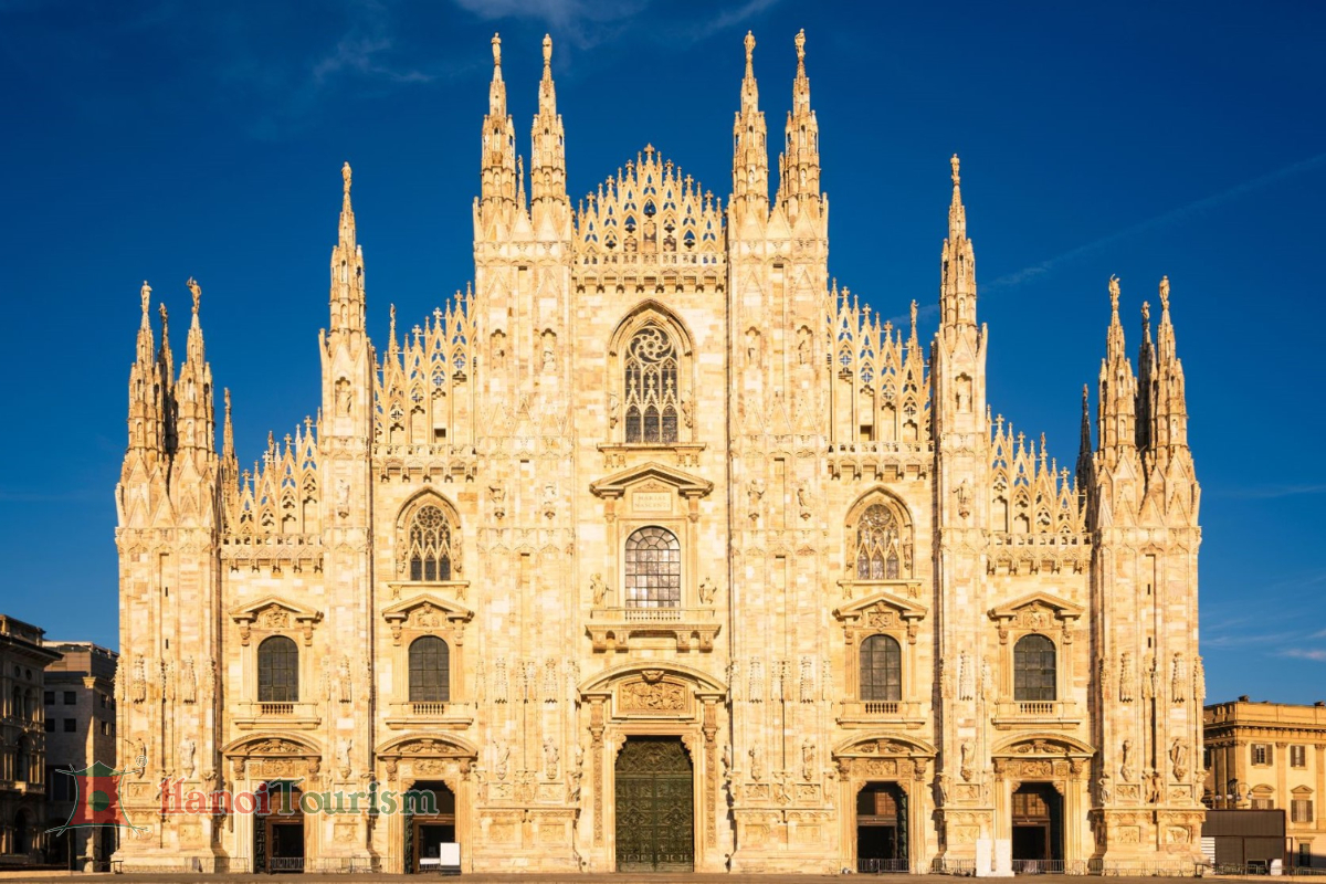 Nhà thờ theo kiểu kiến trúc gothic tráng lệ Duomo