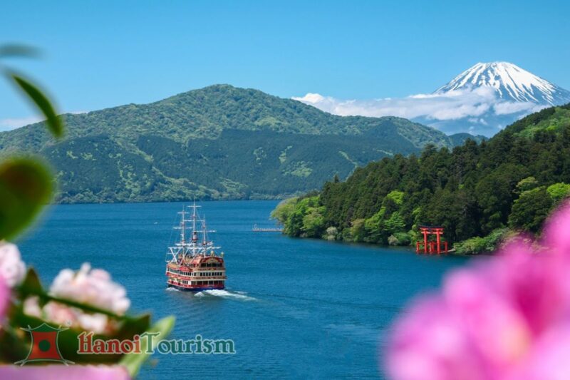 Du thuyền trên hồ Ashi - Tokyo - Nhật Bản